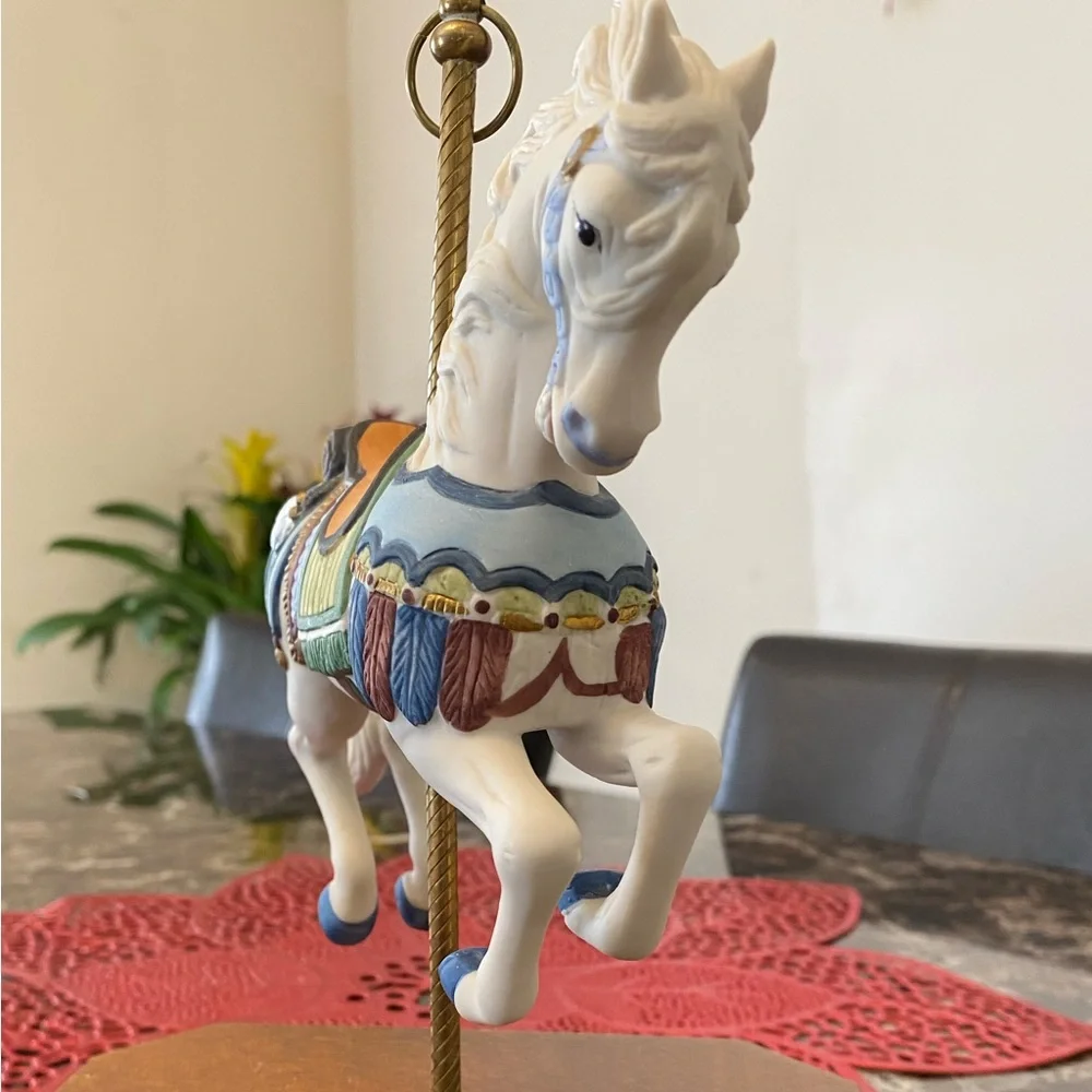 VINTAGE CAROUSEL HORSE FIGURINE 🎠 - Picture 5 of 16